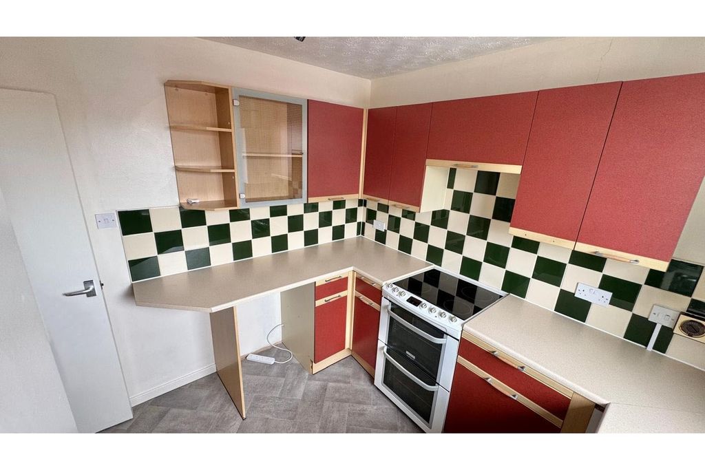 Property photo 3 of 12
