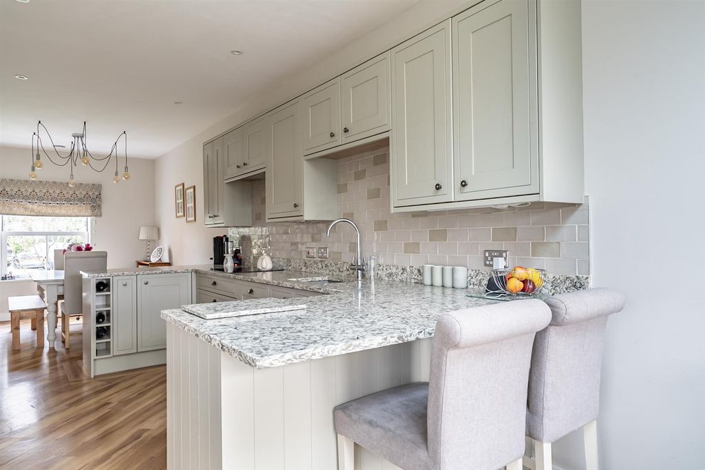 Property photo 3 of 25 Kitchen