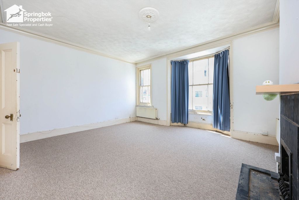 Property photo 2 of 11 Image 4