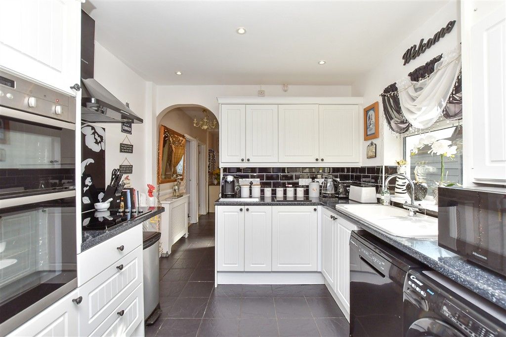 Property photo 1 of 17 Kitchen
