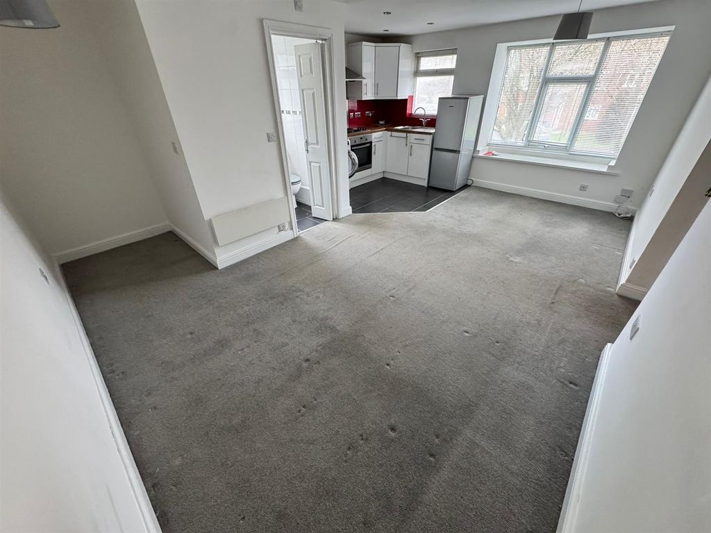 Property photo 2 of 8 Studio