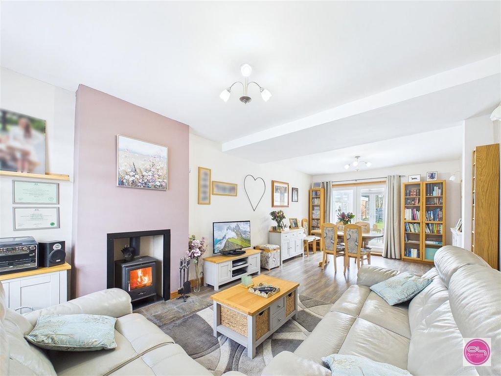 Property photo 2 of 27 Bass's Cresent, Castle Gresley (4).Jpg