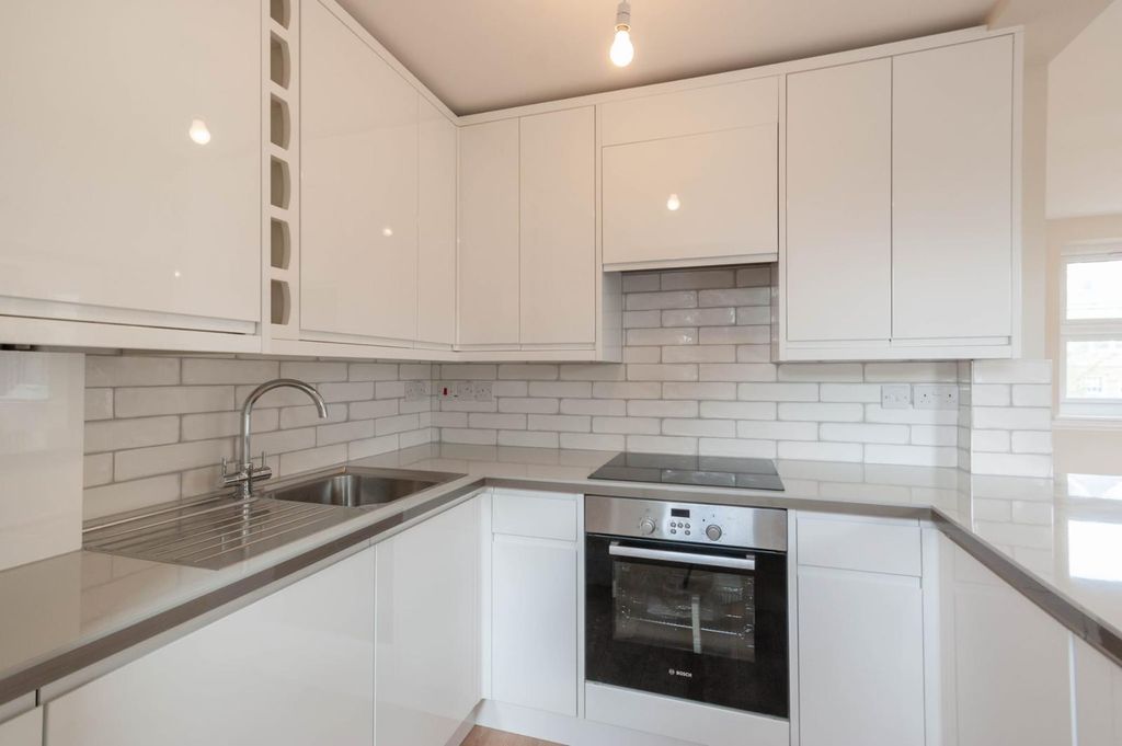 Property photo 3 of 13 81633A14-2510-497d-97ce-0389A039013F.Jpg