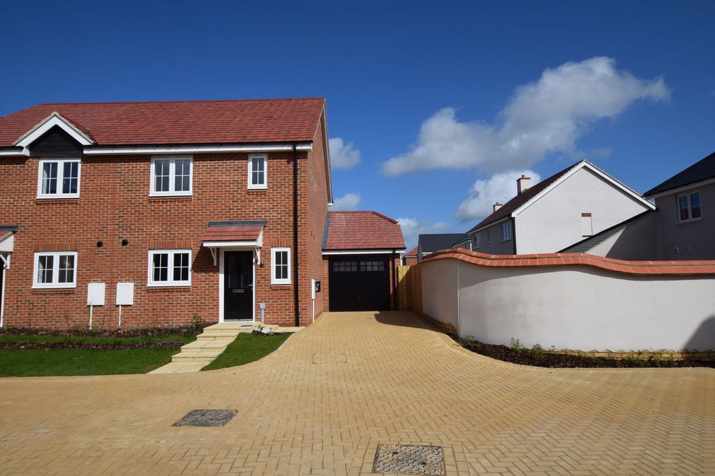 Property photo 1 of 7 Front