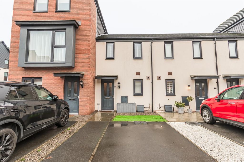 Property photo 1 of 17 Front