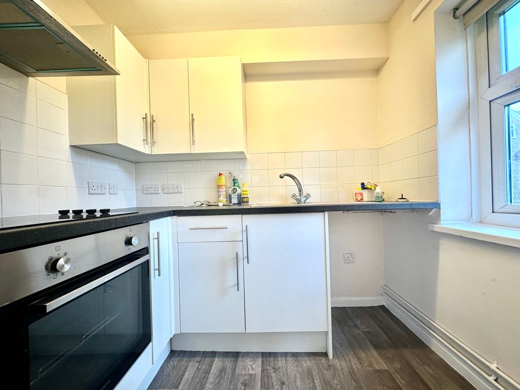 Property photo 2 of 7 Kitchen