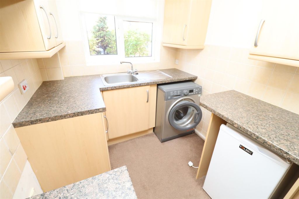 Property photo 3 of 8 Kitchen.Jpg