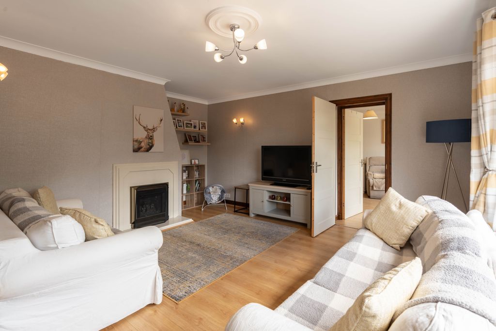 Property photo 3 of 32