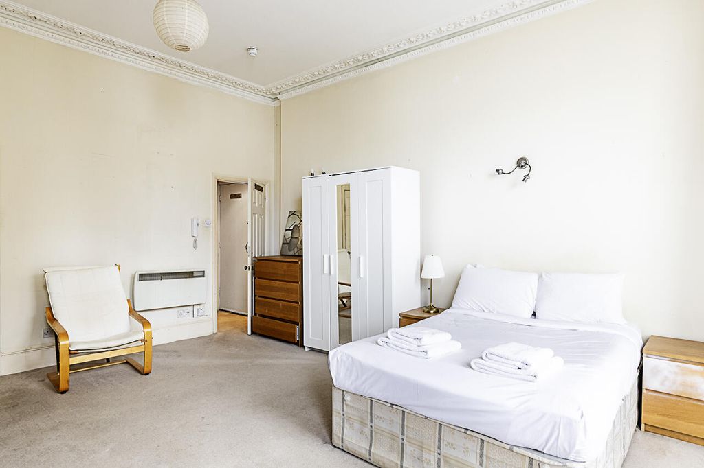 Property photo 3 of 11 Psq - 9, 24 Pembridge Square, W2 4Dr-16.Jpg