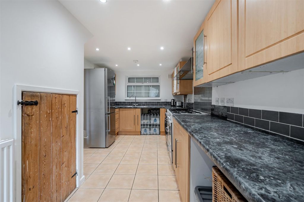 Property photo 3 of 12 Kitchen