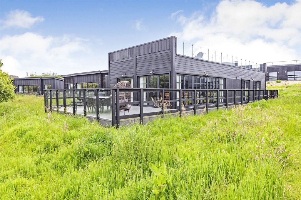 Property photo 1 of 15 Picture No. 03