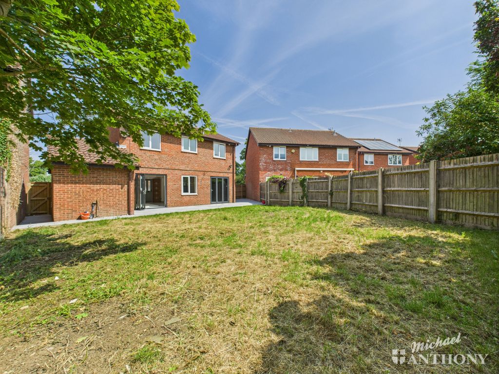 Property photo 3 of 19 Cam03852G0-Pr0322-Still007
