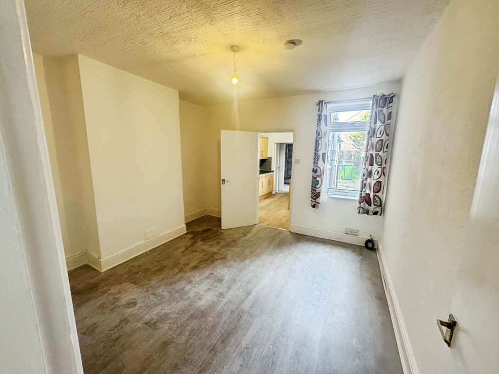 Property photo 3 of 11 Living Room