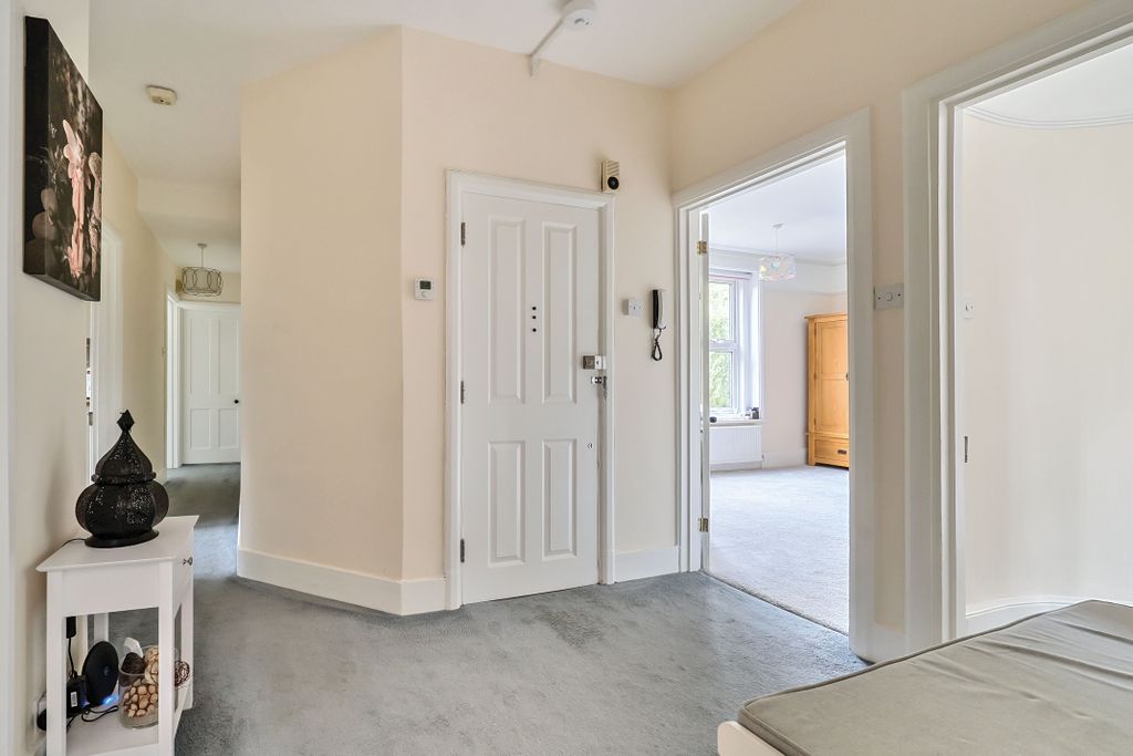 Additional image 10 of 3 bed flat for saleSnatts Hill, Oxted RH8