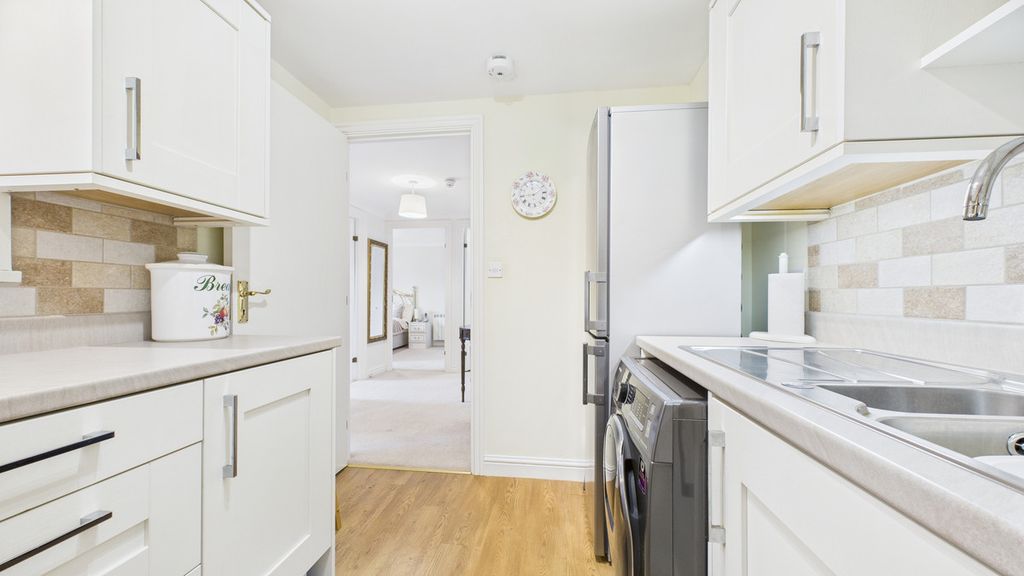 2 bed flat for saleStation Road, Arnside LA5 photo 5