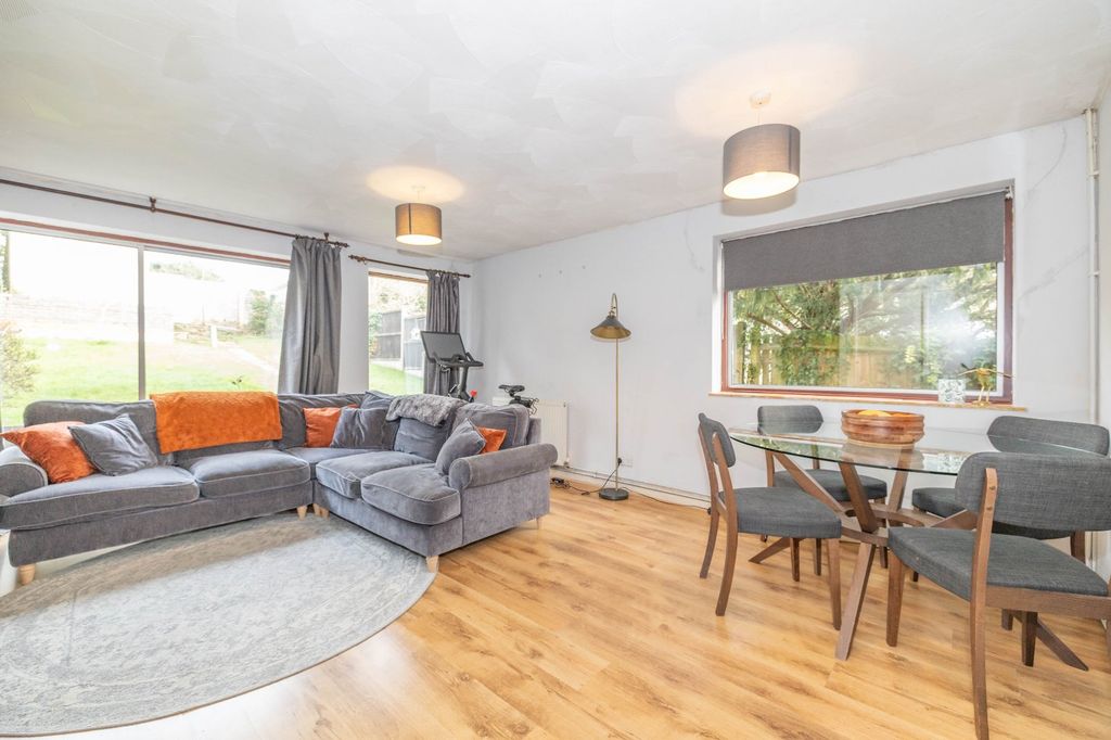 Property photo 2 of 12 Picture 2