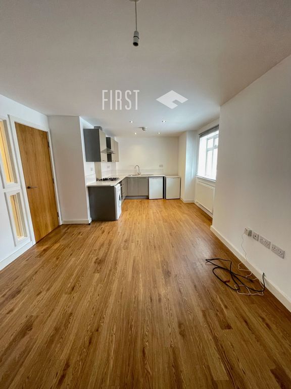 Property photo 1 of 6 Kitchen / Lounge