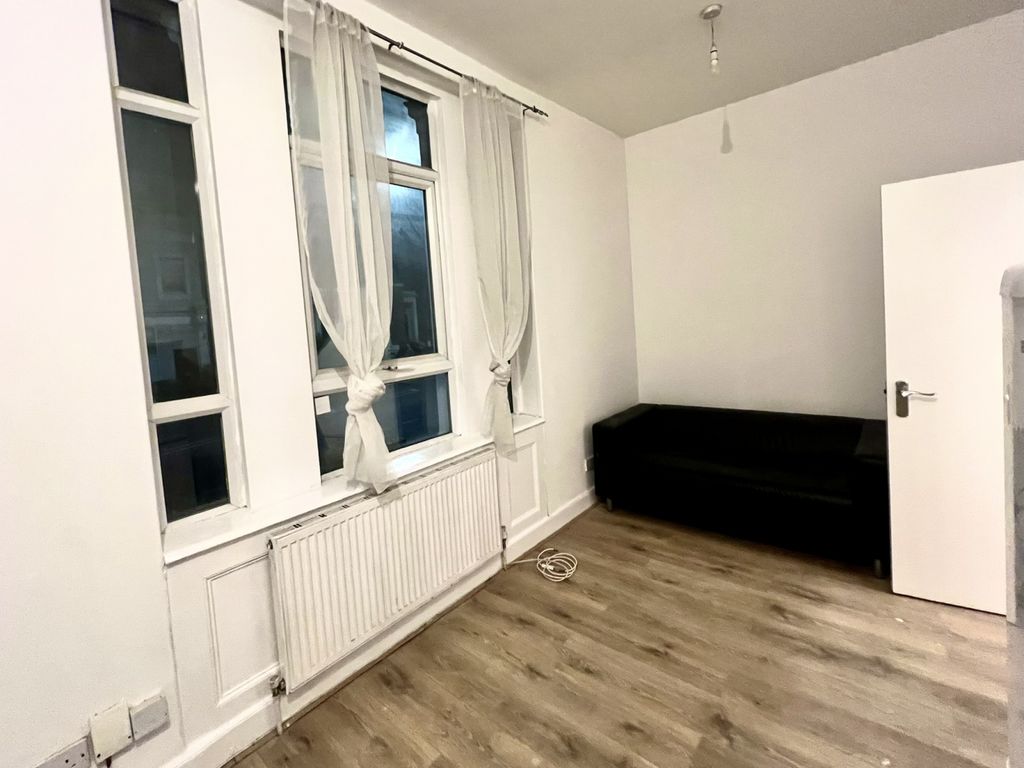 Property photo 3 of 8 Gallery