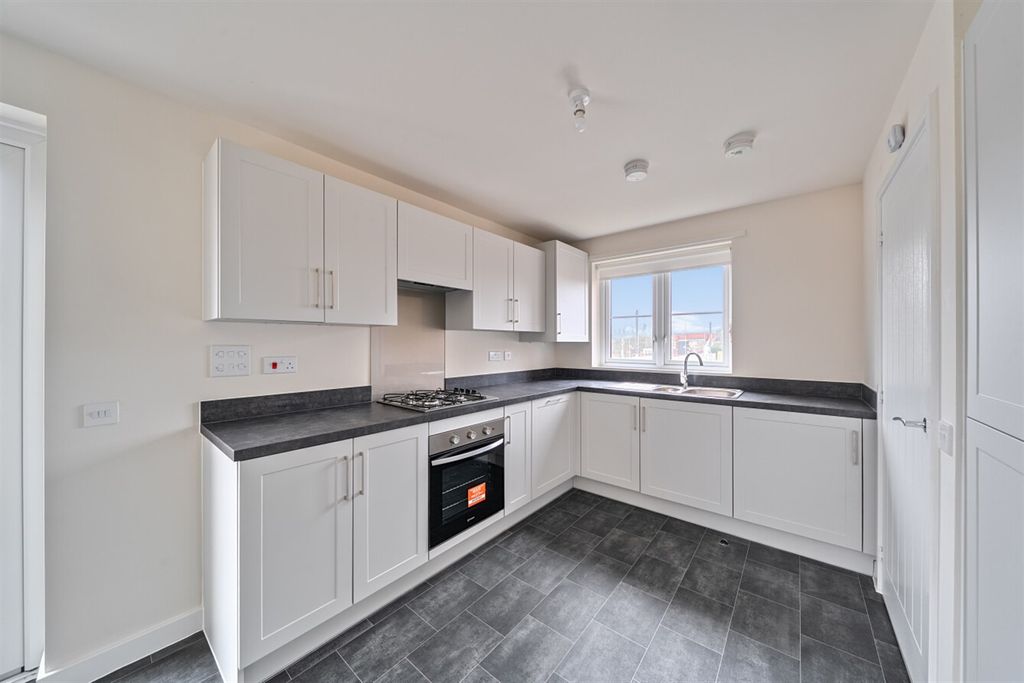 Property photo 2 of 9 Kitchen