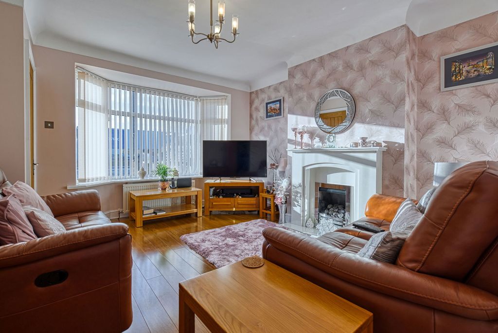 Property photo 2 of 21