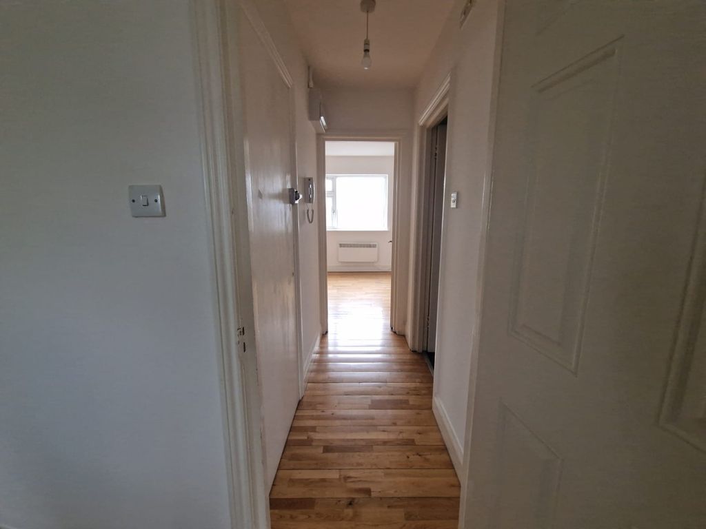 Property photo 2 of 7 Gallery