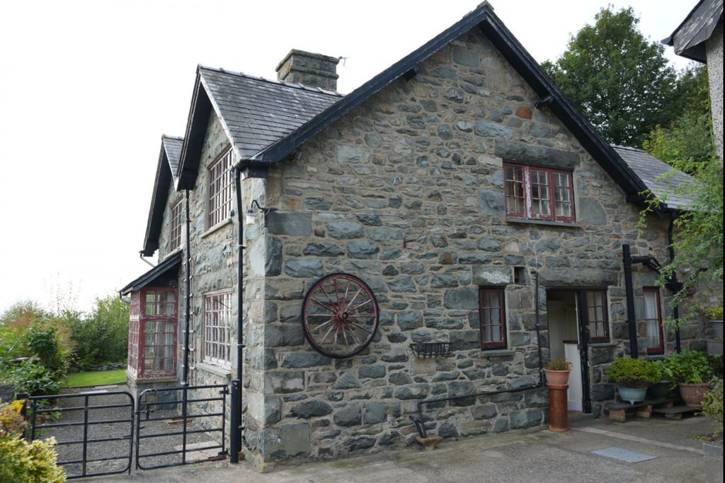 Property photo 1 of 8