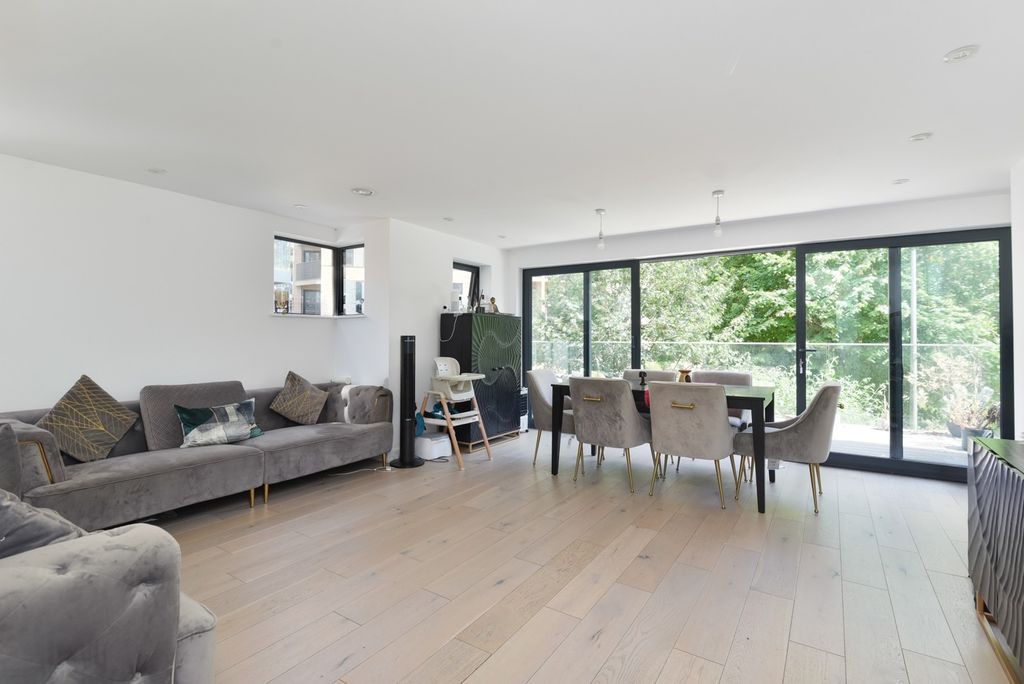 Property photo 2 of 19 5098074