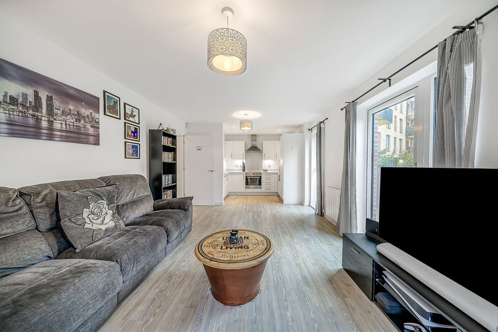 Property photo 2 of 18