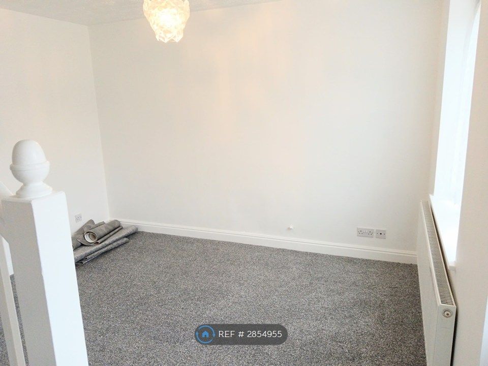 Property photo 3 of 14 Living Room