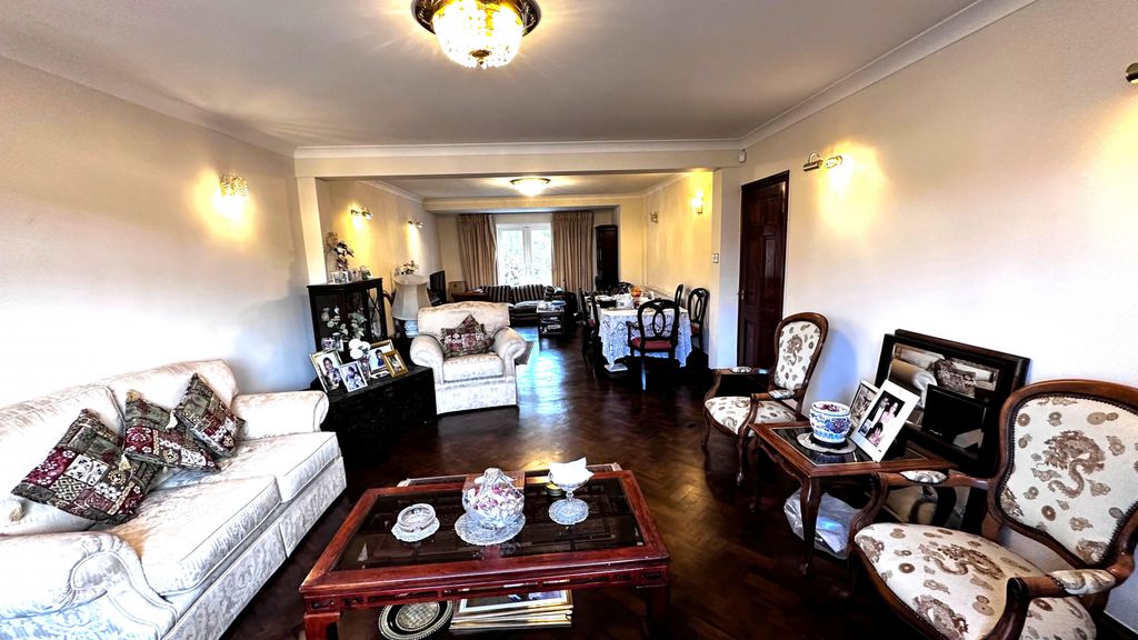 Property photo 1 of 16 56 Beverley Way, Wimbledon Sw20