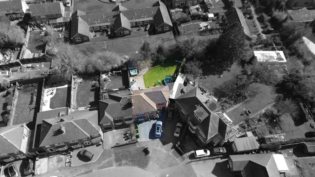Property photo 2 of 25