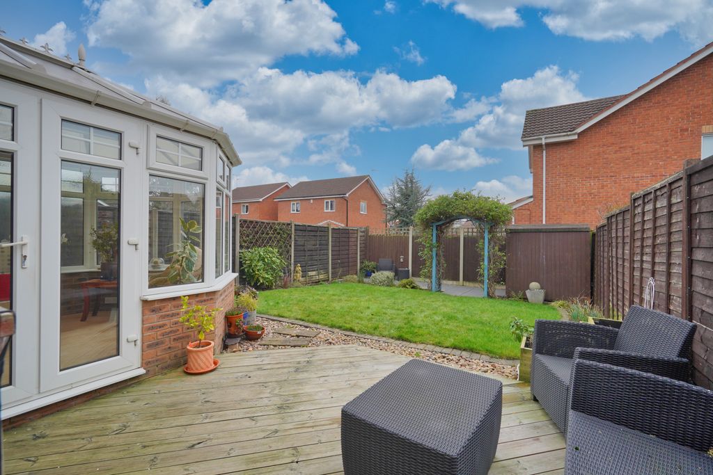 Property photo 2 of 39 Garden View And Conservatory