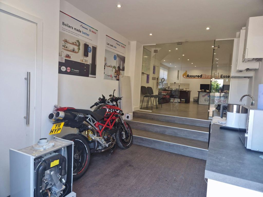 Property photo 3 of 8 Unit 5