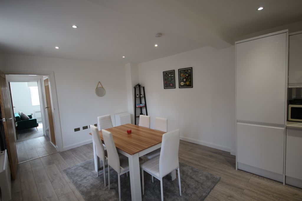 Property photo 3 of 12 Kitchen Diner