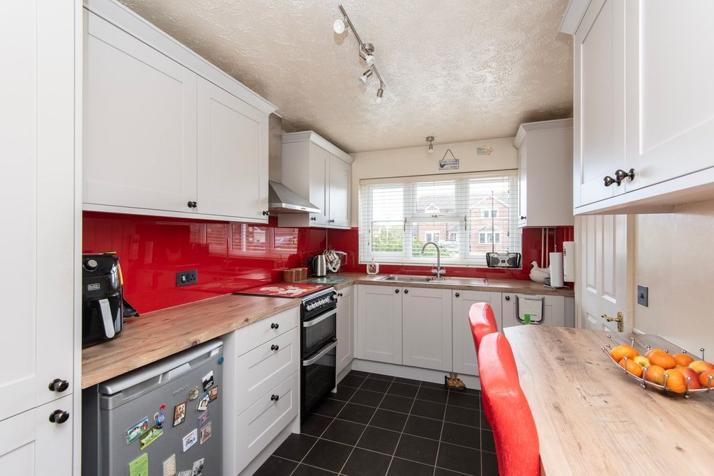 Property photo 2 of 14