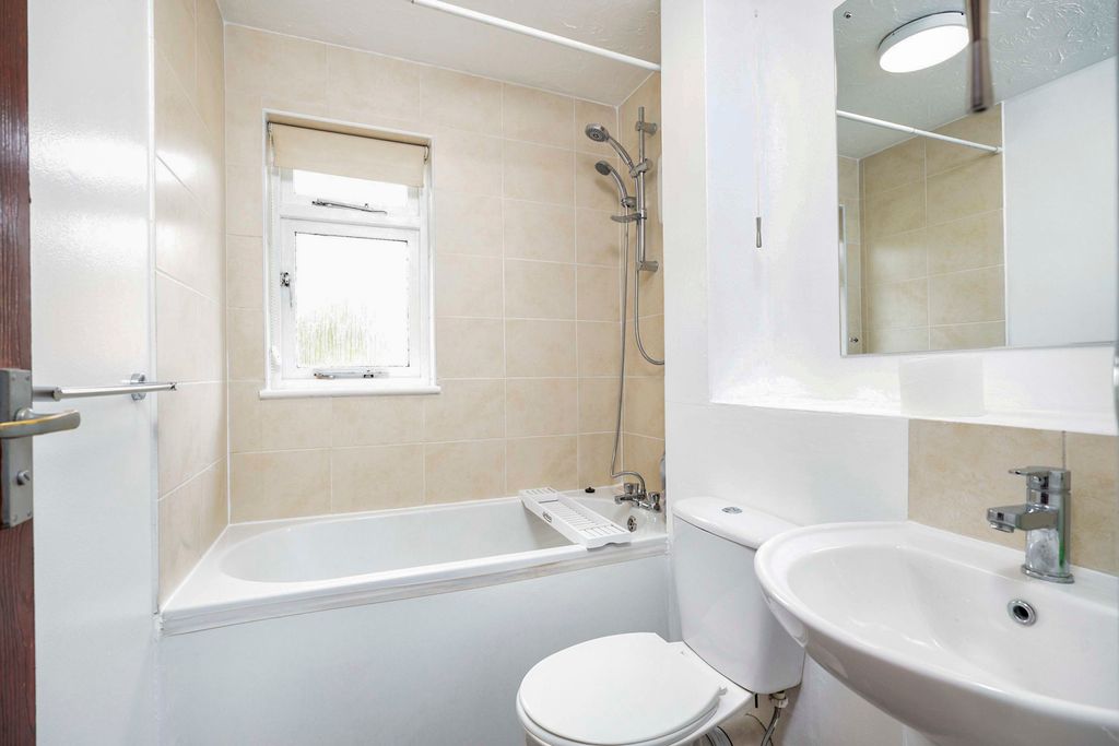 Property photo 3 of 10 Pbox-Img.Jpg
