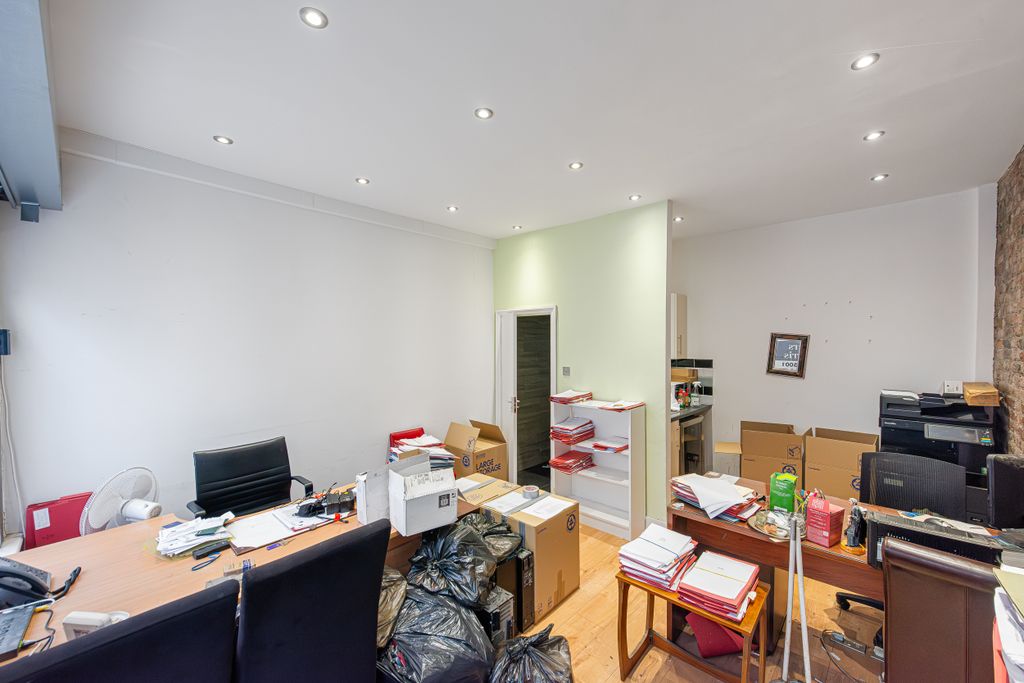 Property photo 3 of 7 Caledonian Road 249-003