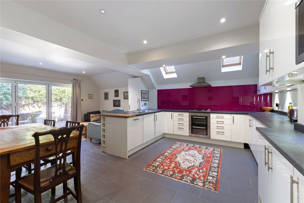 Property photo 3 of 11 Kitchen/Dining