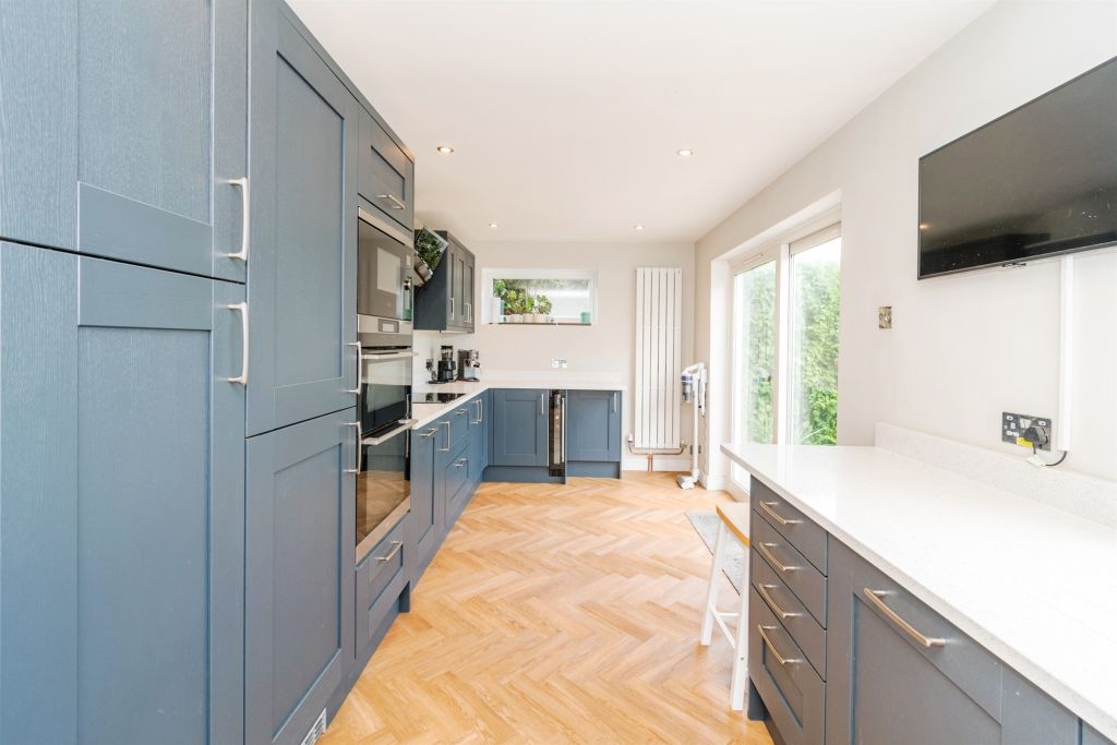 Property photo 3 of 13 Kitchen