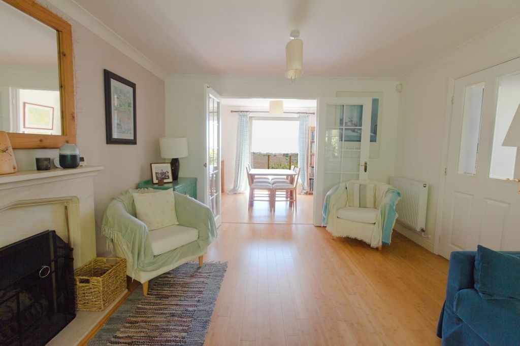 Property photo 3 of 27