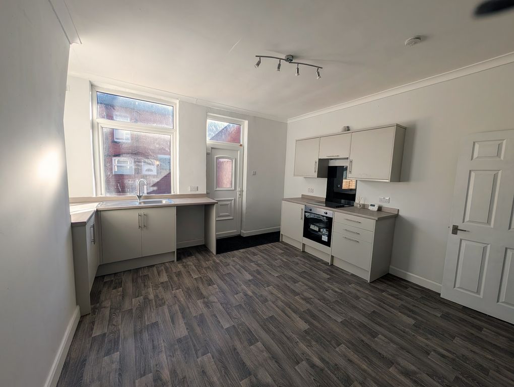 Property photo 2 of 10 Kitchen 