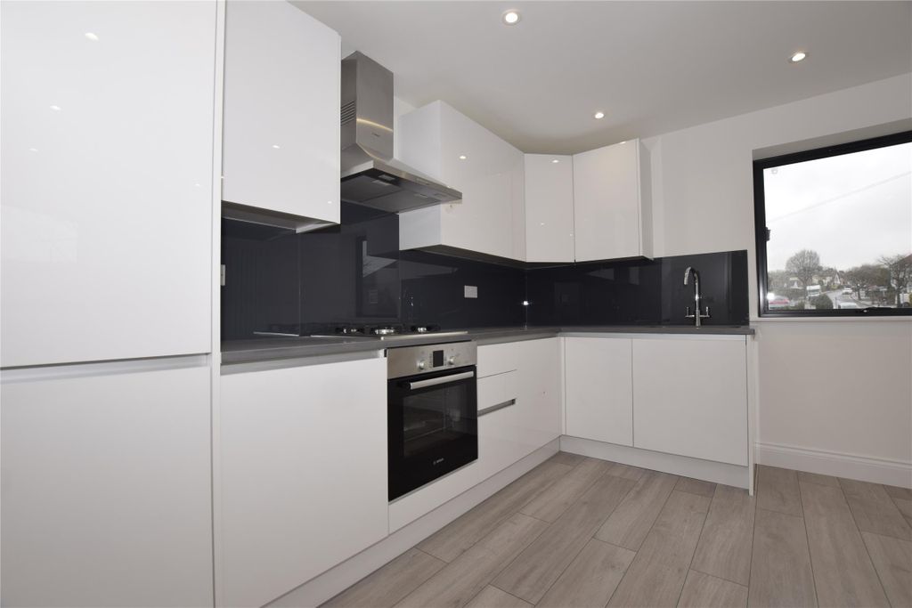 Property photo 2 of 8 Kitchen