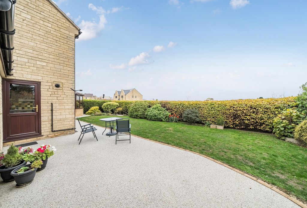 Property photo 3 of 13 1370001-3-68Efc6F...