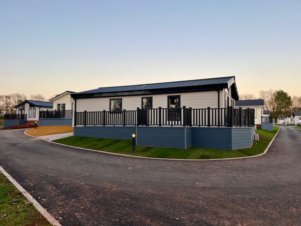 Property photo 1 of 43