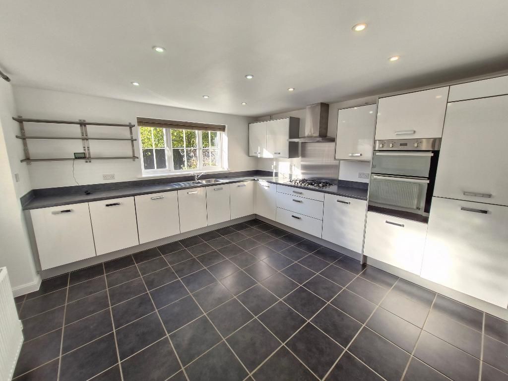 Property photo 3 of 16 Kitchen