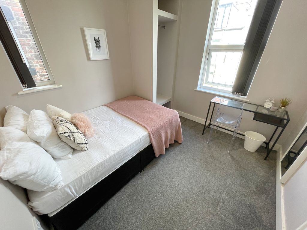 Property photo 3 of 7 155 Adelaide(3)