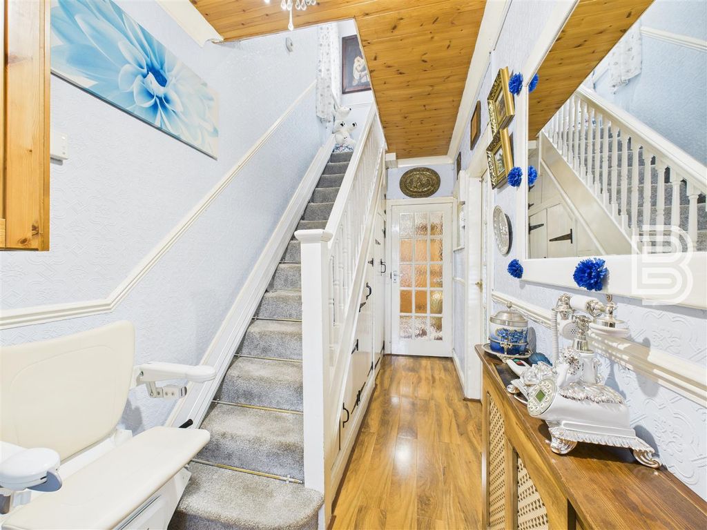 Property photo 3 of 17 Entrance Hall.Jpg