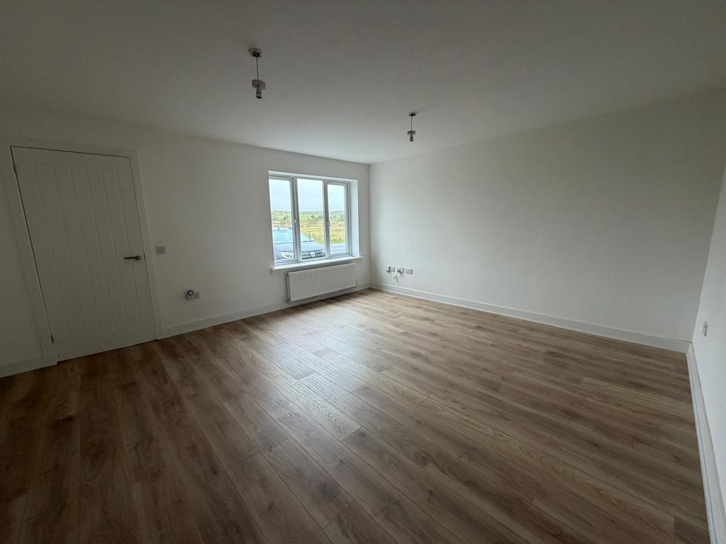 Property photo 3 of 11 Lounge