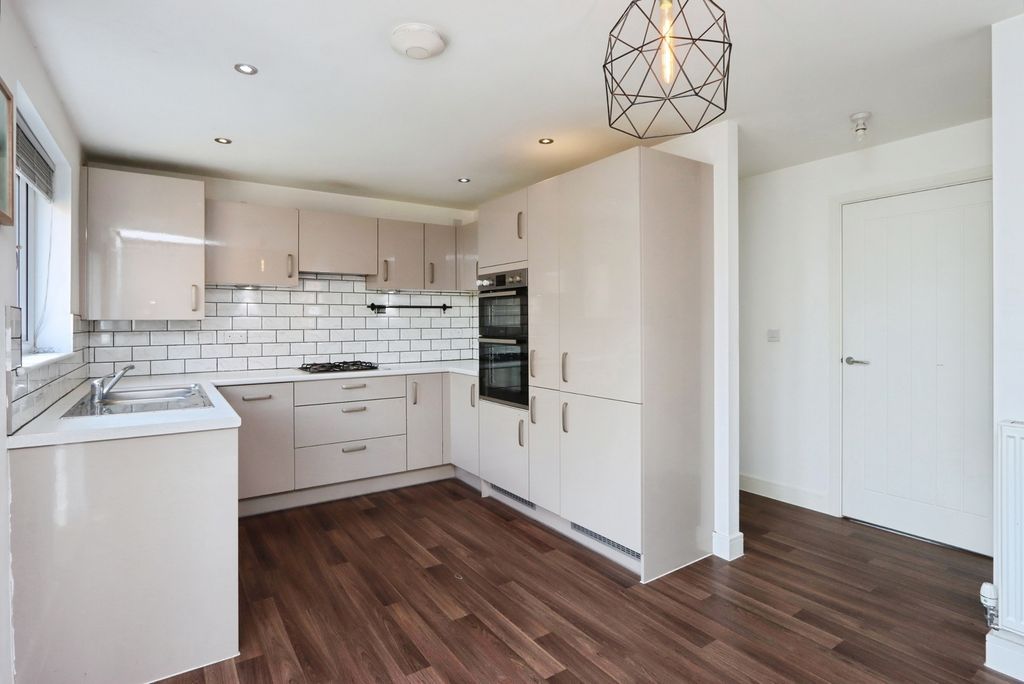 Property photo 3 of 24 Pbox-Img.Jpg