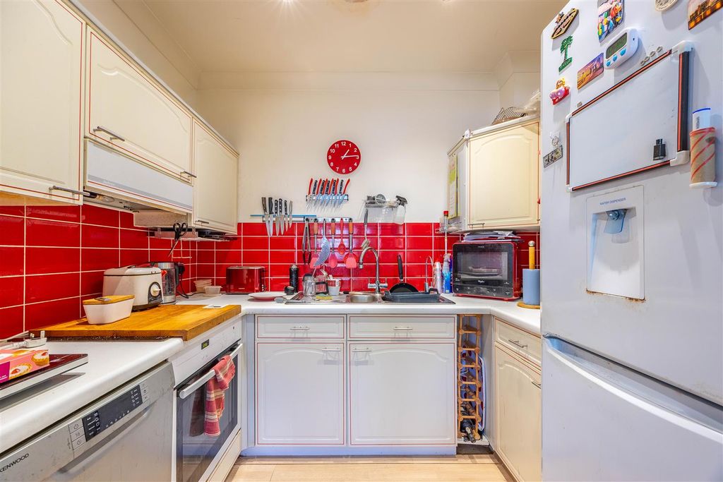 Property photo 3 of 11 Kitchen